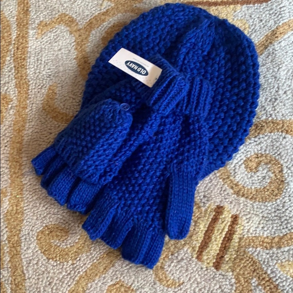 Hat and gloves